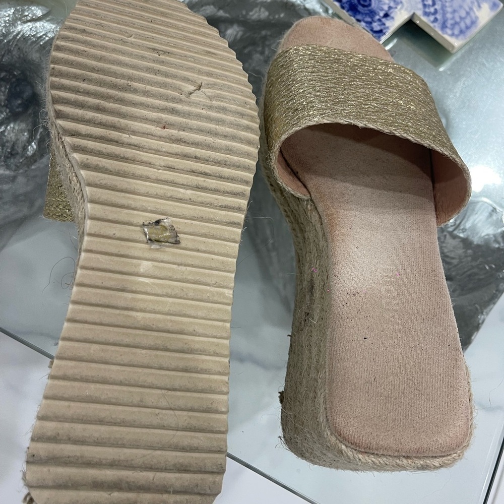 In good condition size 7 - Picture 3 of 3